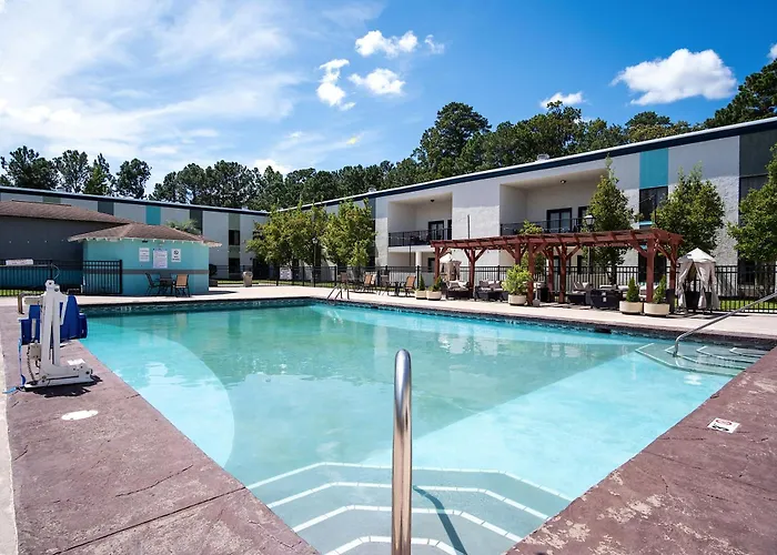 Pets Allowed Hotel Cottonwood Suites Savannah & Conference Center