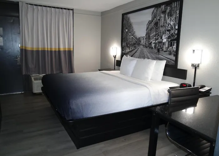 Vacation rental: Super 8 By Wyndham Savannah