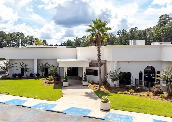 Pets Allowed Hotel Cottonwood Suites Savannah & Conference Center